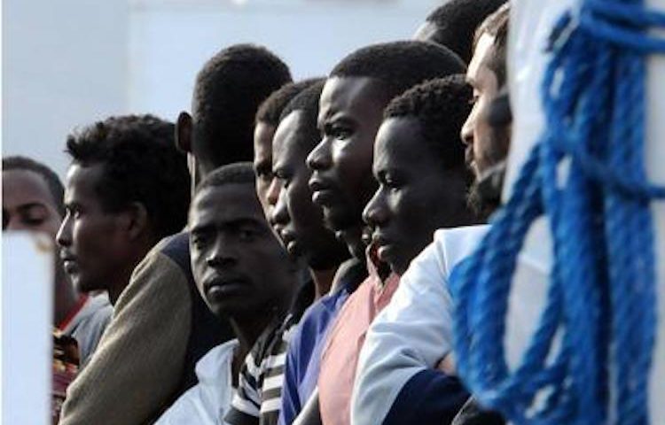In notevole calo il numero di migranti che sbarcano in Italia passando dal Mediterraneo. Nel mese di luglio ne sono arrivati 10160, il 57% in meno rispetto a giugno 