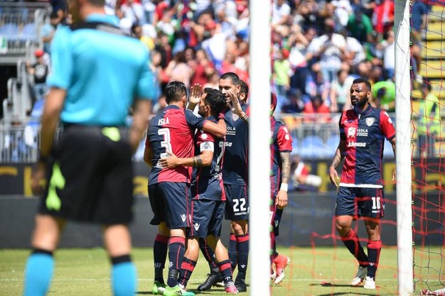 Ciclone Farias nel primo tempo, poi l’Empoli reagisce. Il Cagliari vince 3-2 con il brivido e si avvicina al decimo posto