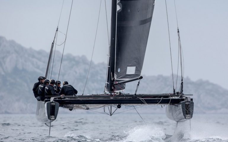 A fine mese arrivano le barche più strane. Dal 28 giugno al 1° luglio a Villasimius sono attesi i catamarani “volanti”