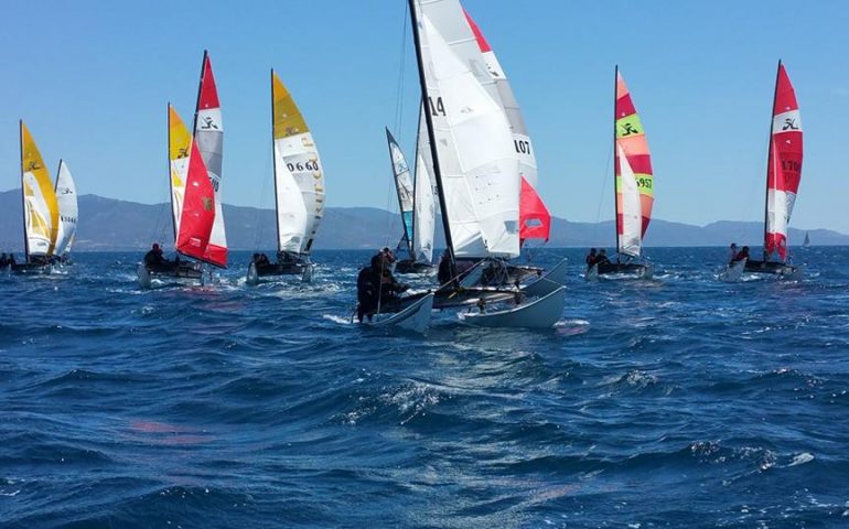 Velocità e divertimento nelle acque sarde: a Cagliari il campionato nazionale Open dei catamarani Hobie Cat
