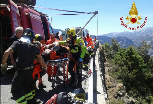 Motociclista tedesca vola giù da una scarpata a Baunei