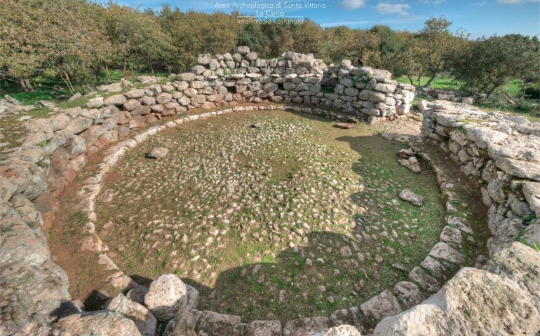 Come 3000 anni fa. Domani si insedia a Serri, il nuovo consiglio comunale. Proprio come gli oligarchi del tempo nel Santuario di Santa Vittoria