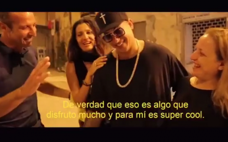 Il video girato da Daddy Yankee a Cagliari, tra foto con i fan e passeggiate in Castello (VIDEO)