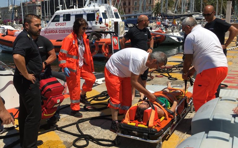 Ragazza di 20 anni cade da una scogliera a Sant’Elia e viene soccorsa dalla Guardia Costiera