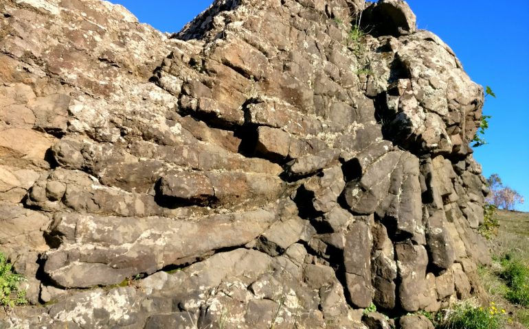 “Su Corongiu de Fanari”, il cuscino di lava di Masullas, diventa monumento naturale