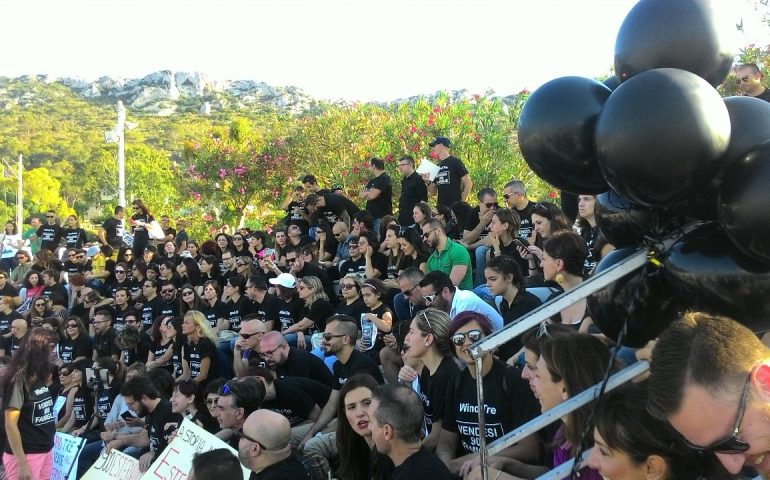 Vertenza Wind Tre: sit-in di centinaia di lavoratori per chiedere all’azienda di fermare l’esternalizzazione