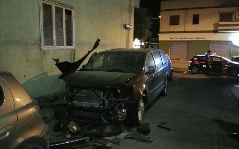 Ordigno ad alto potenziale distrugge un’auto. Esplosione a Sestu