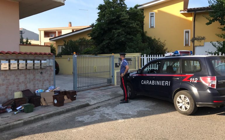 Rapinano mascherati un rappresentante di gioielli: ladri in fuga ad Assemini con bottino da 60 mila euro