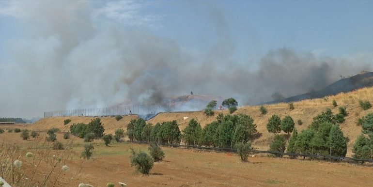 Incendio nella discarica di Villacidro: fiamme partite forse per autocombustione