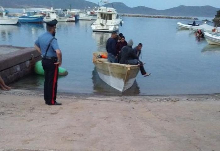 Migranti barca arriva nel Sulcis
