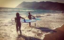 Girl surf power_ gara surf