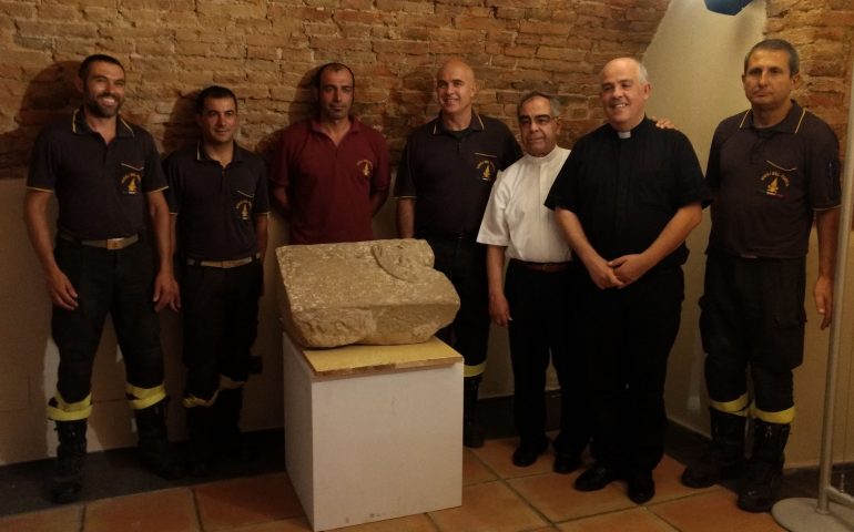 La lapide del conte Ugolino della Gherardesca ritorna alla Chiesa di Iglesias