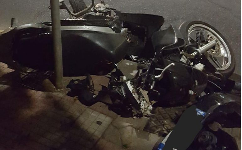 Incidente nella notte a Cagliari. Un auto urta una moto, ferito il centauro