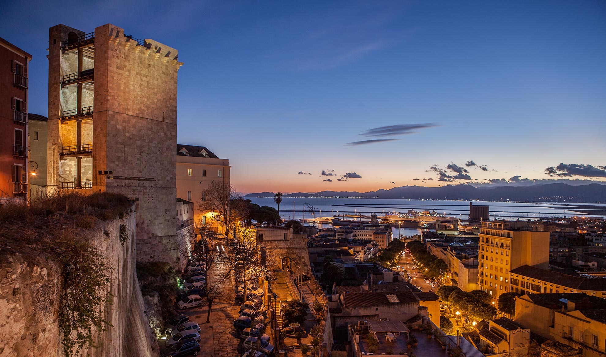 Torre dell'Elefante a Cagliari - Foto di Chambre du monde