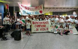 Trapiantati festa in aeroporto