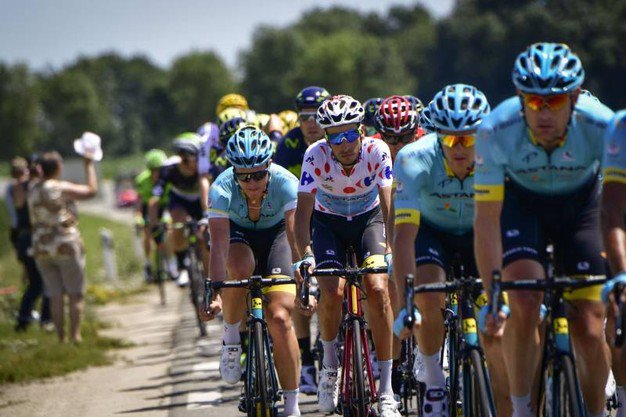 Tour de France, Fabio Aru arriva 6° di tappa e mantiene la 3a posizione in classifica a Station des Rousses. Vittoria a Calmejane