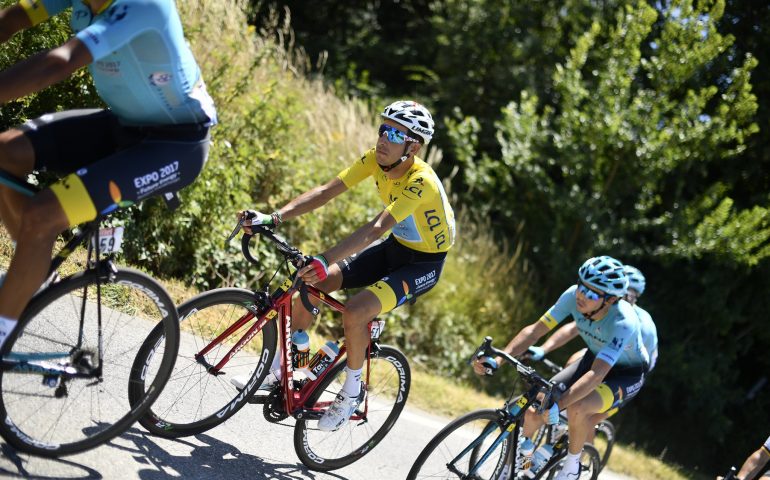 Tour de France, un errore di posizione costa caro a Fabio Aru: Chris Froome riconquista la maglia gialla e torna leader della corsa francese