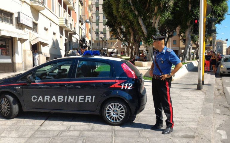 Cagliari. Pretende soldi per il parcheggio ma la nonnina chiama i carabinieri