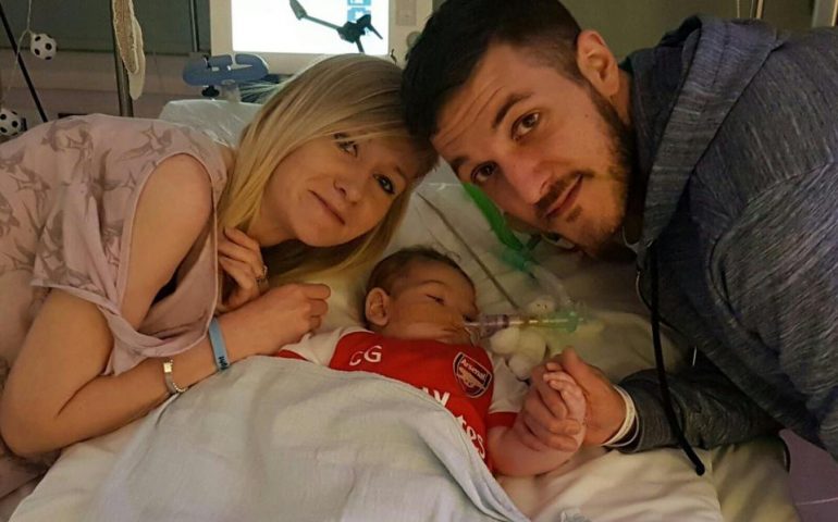 Il piccolo Charlie Gard è morto. L’annuncio è stato dato dai genitori