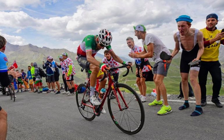 Tour de France, per Aru l’orgoglio non basta: naufraga sull’Izoard e scende al quinto posto in classifica generale