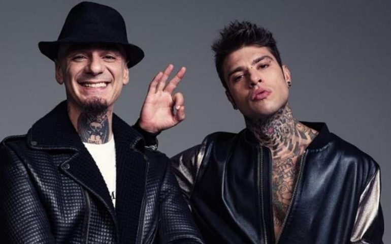 Fedez e J-Ax sbarcano in Sardegna. Il primo settembre in concerto a La Maddalena