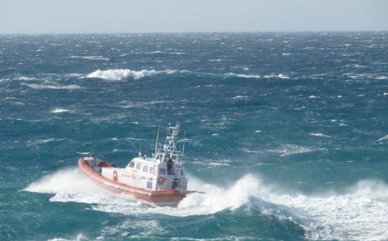 La Maddalena, intervento della Guardia Costiera per aiutare due barche in difficoltà