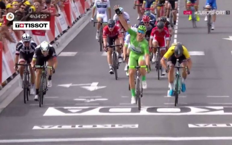 Tour, a Pau pokerissimo di Marcel Kittel. Fabio Aru è sempre 2° a 18″, da domani i Pirenei