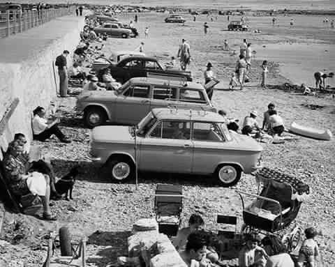 La Cagliari che non c’è più: quando a Margine Rosso si poteva parcheggiare in spiaggia
