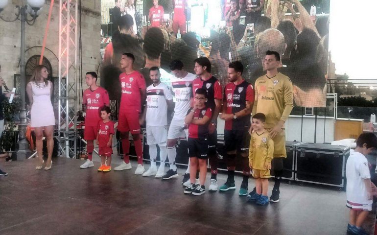 Cagliari Calcio: presentate le nuove maglie rossoblù per la stagione 2017/2018