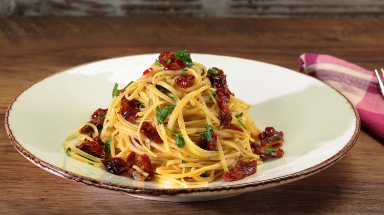 Ricetta d’estate: spaghetti freddi con pomodori secchi sardi. Veloci, facili e buonissimi!