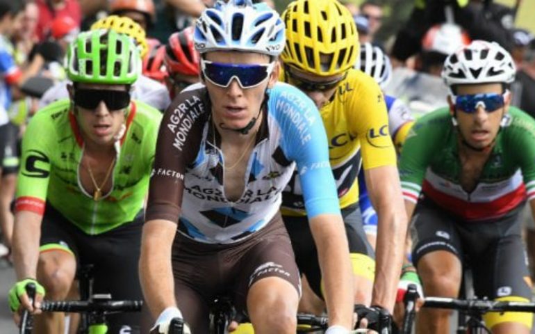 Tour de France, Bardet attacca Froome in difficoltà per un guasto. Aru tiene, tappa a Mollema