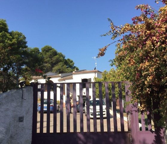 Atti vandalici in una villetta destinata all’accoglienza di migranti a Sassari
