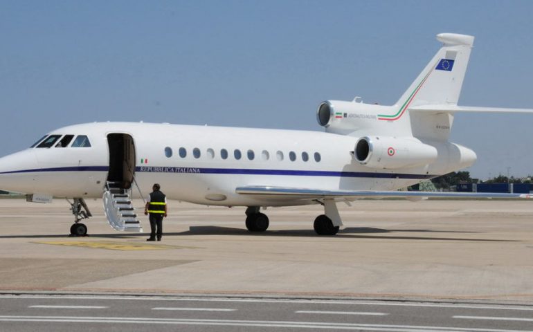 Falcon 900