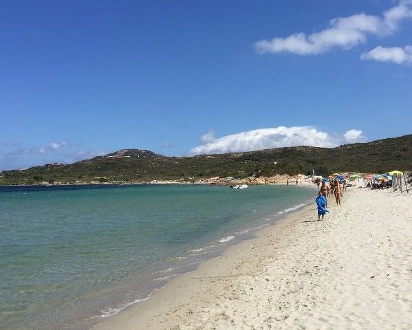 Enorme discarica abusiva scoperta nel mare di Olbia. Sotto sequestro un’area in corrispondenza della spiaggia di Marina Maria