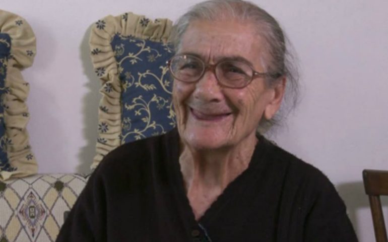 Siapiccia festeggia Angelina Cadoni. La nonnina del paese ha compiuto 103 anni, circondata dall’affetto dei cari