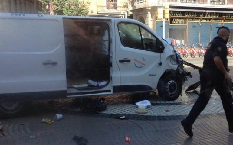 barcellona furgone rambla terrorismo Foto Twitter