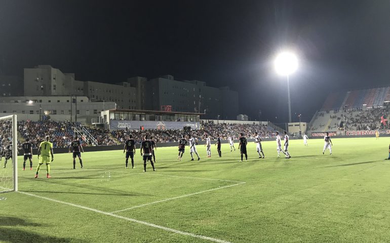 L’amichevole Crotone-Cagliari finisce 2-2. Buone indicazioni per Rastelli contro una diretta concorrente per la salvezza