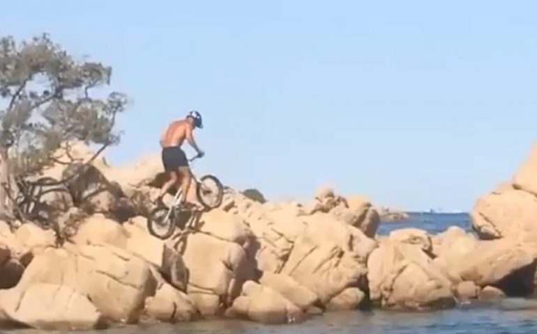 ciclista acrobazie capriccioli