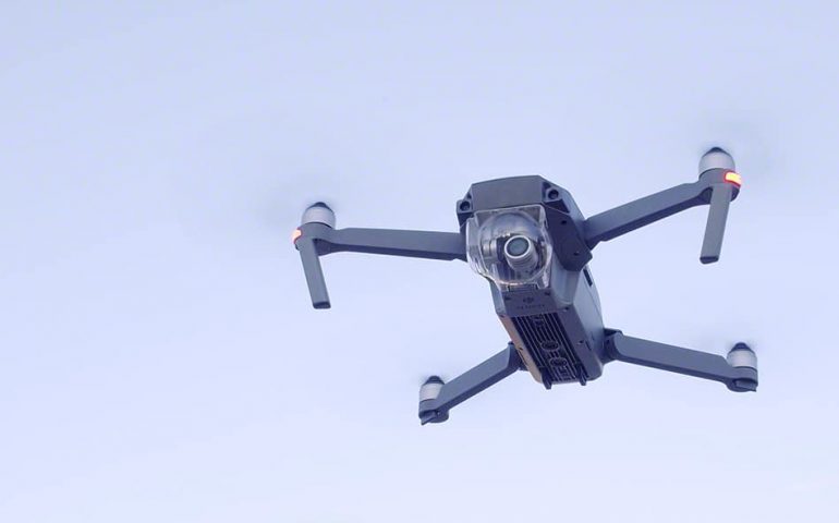 drone in volo