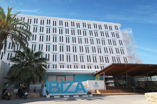 Vacanza da incubo per un gruppo di turisti sardi a Ibiza: tre giorni di ospedale per una fortissima gastroenterite