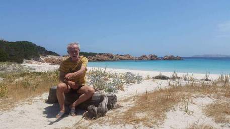 La Guardia Costiera di La Maddalena e l’Ente Parco hanno scoperto una serie di opere abusive nell’isola di Budelli