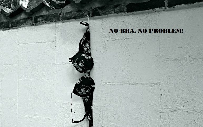 no bra no problem!