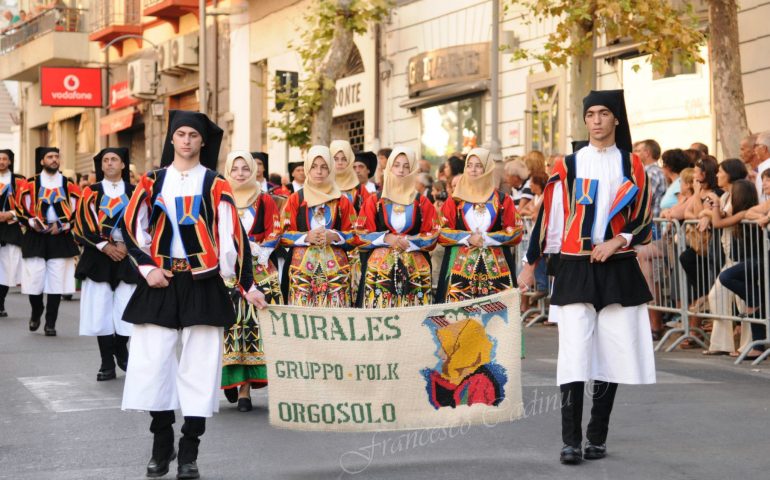 Stop a tatuaggi e piercing, vietati telefoni cellulari, niente scarpe sportive: la Festa del Redentore, in programma il 27 agosto a Nuoro ritorna all’antico