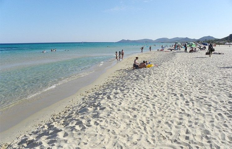 Donna muore nella spiaggia di San Giovanni: è stata colta da un malore mentre si trovava nel bagnasciuga