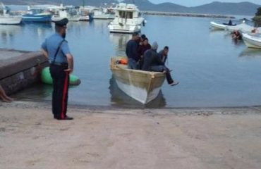 Migranti barca arriva nel Sulcis