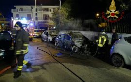 sestu auto in fiamme