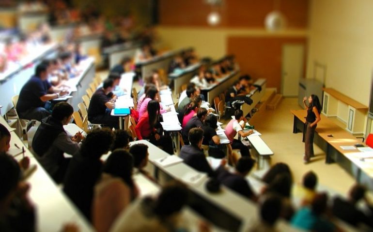 Buone notizie per gli studenti universitari meno abbienti: da quest’anno l’iscrizione agli atenei è gratuita