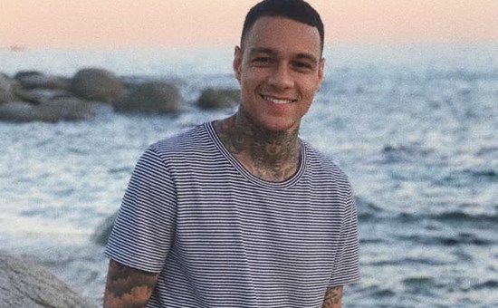 Van der Wiel è ufficiale al Cagliari. Adesso si aspetta l’ok per Pavoletti