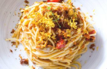 La ricetta Vistanet di oggi: spaghetti bottarga, datterini e fiori di zucca: mare e Campidano in un colpo solo