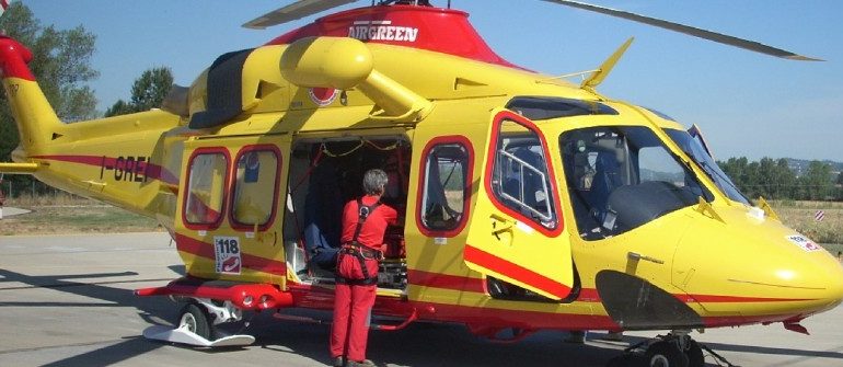 Incidente nel centro abitato di Norbello: operaio cade dalla Vespa, è grave